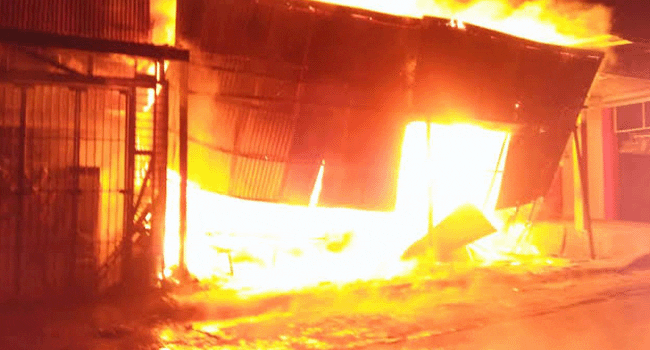 Kebakaran Bengkel Motor di Sawangan, Depok Menewaskan Satu Orang Yang Ternyata Adalah Pemilik Bengkel. (Foto: Sumber Polsek Bojongsari)