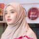 Inara Rusli sedang mengurus kasus perceraiannya dengan Virgoun, Hotman Paris selaku pengacara kondang siap membantu. (Foto: Sumber Seleb)