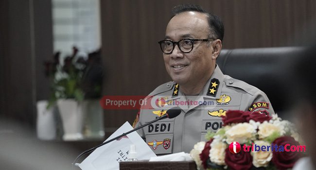 As SDM Polri Irjen Pol Dedi Menjelaskan bahwa pengungkapan kasus di Karawang adalah satu bentuk komitmen Polri Dalam Memberantas KKN. (Foto: Fathar)