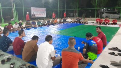 Anggota Komisi IV DPRD Kabupaten Bekasi, Nyumarno bersama warga Cimandiri 4 RT.004/008 Perumahan Graha Asri, Desa Jati Reja, Kecamatan Cikarang Timur. mengadakan tasyakuran atas terbangunnya sarana olah raga. (Foto: Muh. Bakhtiar)