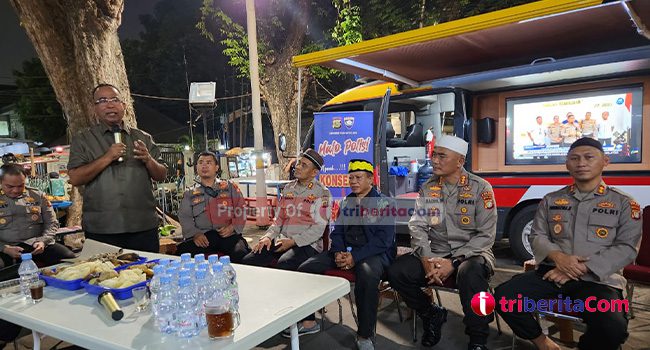 Dirbinmas Kombes Pol Badya Wijaya mengunjungi Warga Cut Mutia sekaligus menjalankan program Halo Polisi bertujuan mendengarkan aspirasi dan masukan dari Masyarakat. (Foto: Fathar)