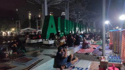 Alun-alun di kota Bekasi ramai dikunjungi warga diakhir pekan. (Foto: Jeje)