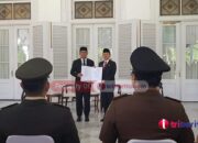 Gubernur Serahkan SK Perpanjang Bupati Bekasi