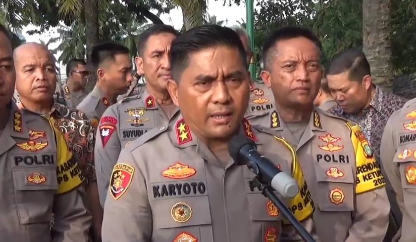 Kapolda Metro Jaya Irjen Pol Karyoto Memberika Keterangan Terkait Maraknya Penyalahgunaan Senjata Apil Ilegal. Foto: Humas PMJ