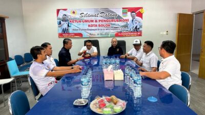 Studi banding pengurus KONI Kota Solok ke kantor pengurus KONI Kabupaten Bekasi. Pada Jumat 26 Mei 2023. (Foto: Muh. Bakhtiar)