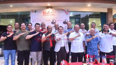 Diskusi olahraga 'Ngopi' atau 'Ngobrolin Prestasi' bertemakan Jabar Hattrick Juara PON XXI Aceh-Sumatera Utara menghadirkan Ketua KONI Jawa Barat dan Kabupaten Bekasi, Penjabat Bupati Bekasi, serta DPRD, Disbudpora, dan insan olahraga Kabupaten Bekasi di Hotel Sahid Lippo Cikarang, pada Sabtu (20/5/2023). (Foto: Muh. Bakhtiar)