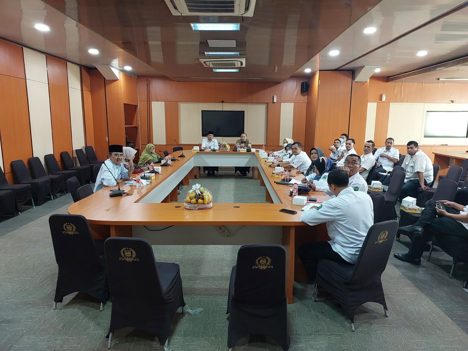 Komisi IV DPRD Kabupaten gelar rapat dengar pendapat dengan UPTD Pengawasan Ketenagakerjaan Wilayah II Provinsi, DP3A dan Disnaker di Gedung DPRD Kabupaten Bekasi, Pada Rabu 10 Mei 2023. (Foto: Muhk. Bakhtiar)