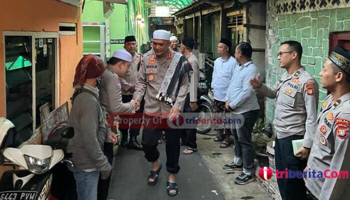 Ditbinmas Polda Metro Jaya Giat Suling dan Serahkan 100 Paket Sembako di Masjid As Syukur