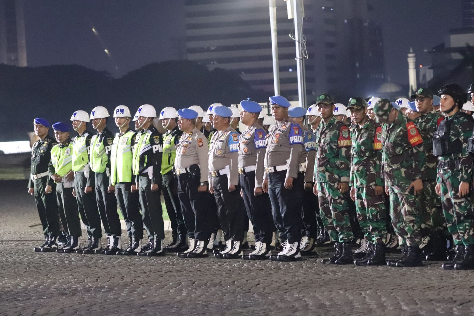 Polda Metro Jaya Bersama Dengan TNI Gelar Apel Patroli Berskala Besar Guna Menjaga Kambtibmas dan Meminimalisir Kejahatan Jalanan. (Foto: Fathar)
