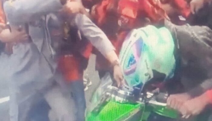 Simpatisan Partai Gerindra Kabupaten Bekasi Pukuli Pengguna Jalan Hingga Berdarah