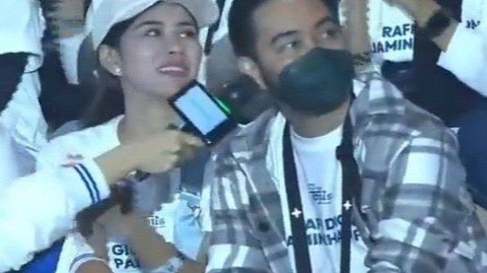 Diterpa Isu Perselingkuhan Syahnaz dan Jeje malah asik menikmati pertandingan tenis di Senayan. (Foto: Sumber Bangka Pos)