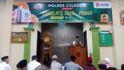 Kapolres Cilegon Polda Banten melasanakan kegiatan Sholat Idul Adha 1444 H / 2023, di Masjid At - Taqwa Asrama Polres Cilegon Kelurahan Kebondalem Kecamatan Purwakarta Kota Cilegon personil Polres Cilegon, Kamis 29 Juni 2023. (Foto: Sumber HumasResClg)