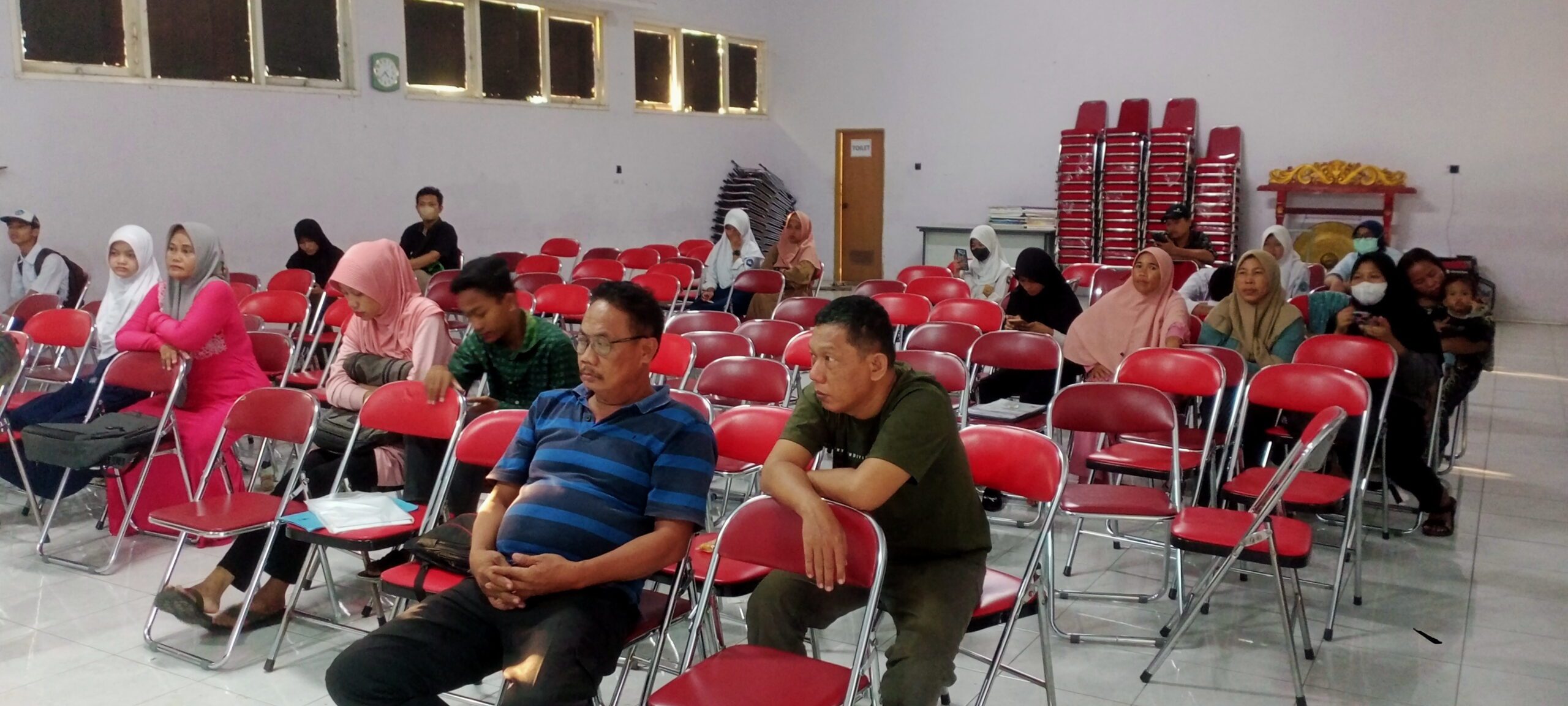 Suasana PPDB di SMA Negeri 1 Cikarang Utara, Kabupaten Bekasi berjalan dengan lancar dan sesuai dengan aturan dari Pemerintah Provinsi Jawa Barat, pada Jum'at 9 Juni 2023. (Foto: Muh. Bakhtiar)