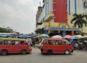 Harga Daging Ayam Melonjak, Ratusan Pedagang di Pasar Baru Cikarang Demo ke Jakarta