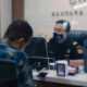 Petugas dari Kantor Pelayanan Utama Bea dan Cukai Tipe Madya Pabean (KPUBC TMP) C Soekarno-Hatta (Soetta)