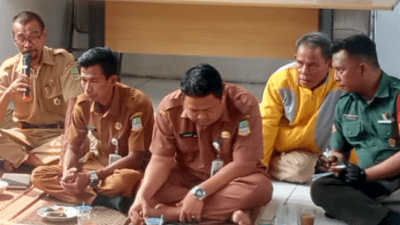Suasana dalam rapat Gabungan Kelompok Tani ( GAPOKTAN ) Kecamatan Canangbungin di aula kantor Balai Penyuluhan Pertanian ( BPP ) Cabangbungin yang di hadiri dari unsur Camat, Danramil, Kapolsek dan tokoh petani Cabangbungin. (Foto: Asun Nirwanto)