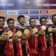 Indonesia berhasil meraih medali emas perdananya di Asean Para Games 2023 Kamboja melalui tim beregu putra para badminton. Indonesia unggul 2-1 atas Malaysia. Laga final berlangsung di Morodok Techno Badminton Hall, Phnom Penh, Kamboja. (Foto: Sumber istimewah)