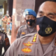 Kapolres Metro Jakarta Barat, menyampaikan terkait penangkapan satu orang pelaku penipuan tiket konser Coldplay. (Foto: Sumber Humas Polres)