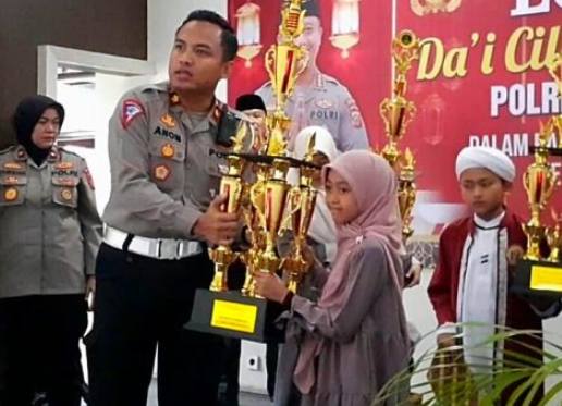 Satlantas Polresta Bandung, gelar acara Da'i cilik. (Foto: Sumber Halo Bandung)