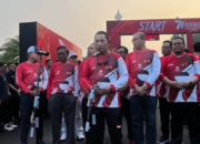 Menyambut HUT Bhayangkara ke 77 , Kapolri Gelar Kegiatan Fun Walk di Monas