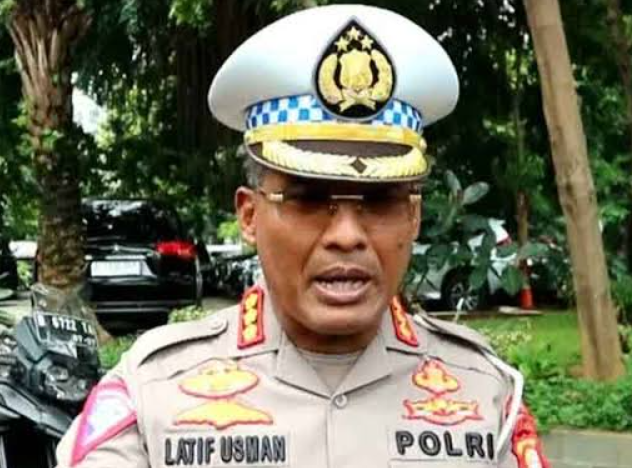 Dirlantas Polda Metro Jaya KOMBES Pol Latif Usman menjelaskan bahwa pihaknya tengah menunggu instruksi dari Korlantas Polri, terkait dengan evaluasi pembuatan SIM. (Foto: Sumber AyoJakarta)
