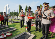 Jelang HUT Ke-77 Bhayangkara, Kapolri dan Jajaran Ziarah Ke TMP Kalibata