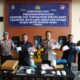 Kapolres Metro Jakarta pusat, bersama Kasat Narkoba melakukan pemusnahan barang bukti narkoba hasil tangkapan selama bulan Mei. (Foto: Fathar)