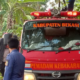 Mobil pemadam kebakaran sampai di titik lokasi kebakaran di Kampung Pule, Desa Karang Anyar, Rt01/02 Kecamatan Karang Bahagia, Kabupaten Bekasi. (Foto: Asun Nirwanto)