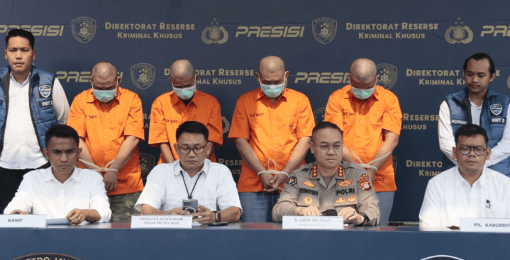 Ditreskrimsus Polda Metro Jaya, berhasil menangkap empat orang pelaku penjualan tiket Cold Play. (Foto: Fathar)