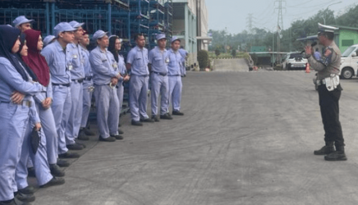 Satlantas Polres Karawang Berikan Edukasi Pentingnya Berlalu Lintas di PT Hiruta