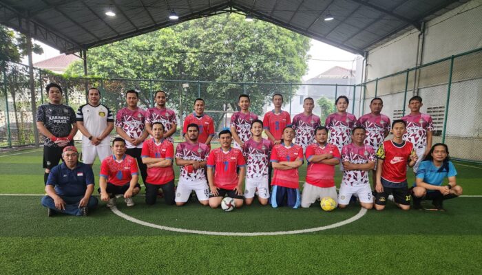 Jalin Silaturahmi Lewat Olahraga Polsek Karawaci Dan Forwat Sparing Futsal
