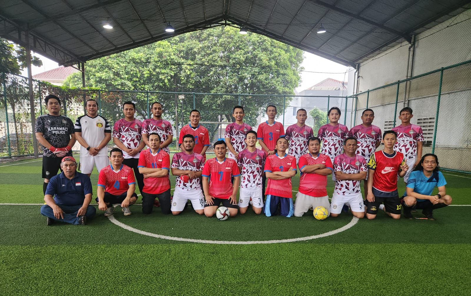 Forum wartawan tangerang (Forwat) melaksanakan olah raga futsal bersama, di Sport Club taman Pabuaran, Kelurahan Pabuaran, Kecamatan Karawaci, Kota Tangerang. (Foto: Fathar)