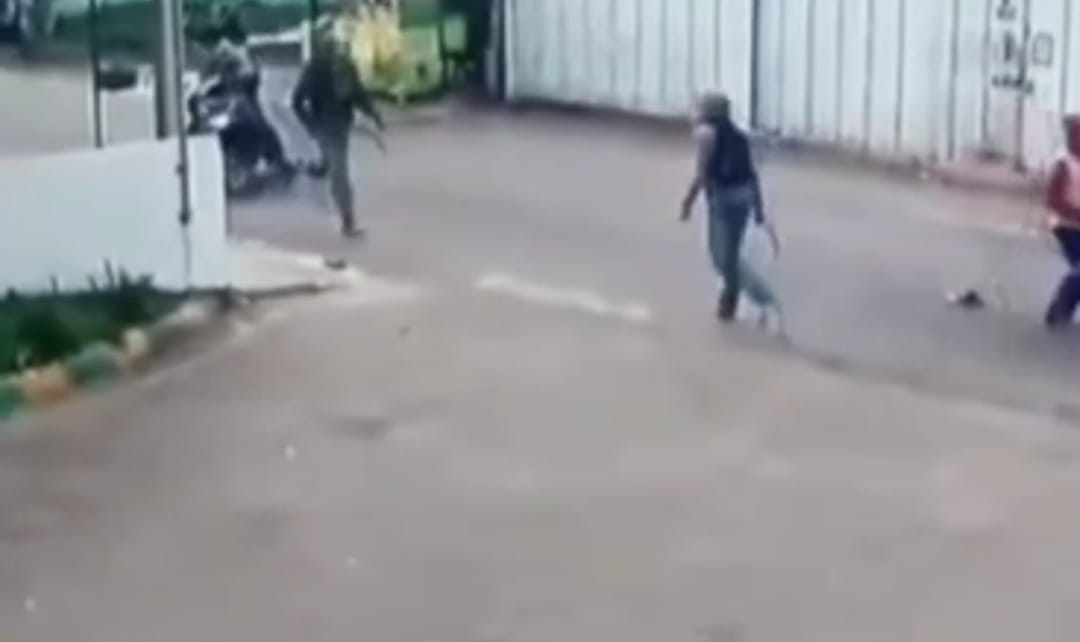 Terlibat tawuran di Cikarang Selatan satu pelajar tewas (foto: tangkapan layar video viral)