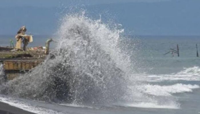 Waspada Gelombang Tinggi Capai 6 Meter Berpeluang di Tiga Titik Laut Banten dan Selat Sunda