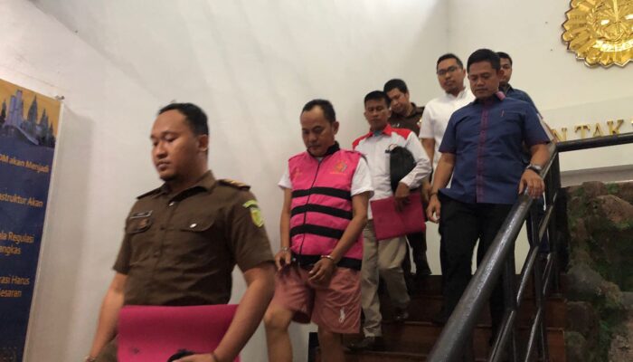 Penyidik Polri Metro Bekasi Serahkan Tersangka ASN Tarumajaya Ke Kejari