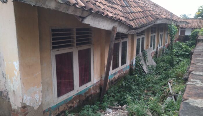 Miris, SD Negeri Di Ciwandan Kota Cilegon Alami Rusak Parah Nyaris Ambruk