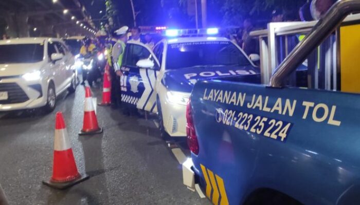Diduga Alami Gangguan Jiwa, Seorang Wanita Bawa Kabur Mobil Patroli Jalan Tol