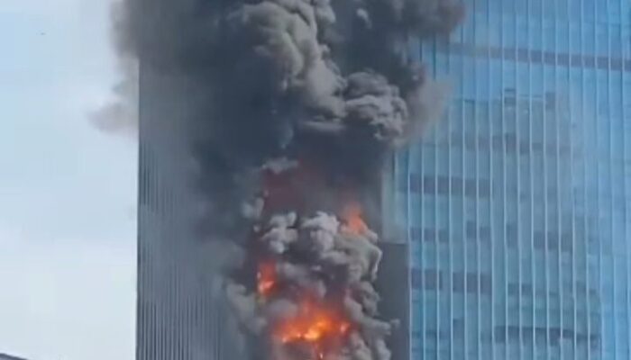 Gedung Perkantoran di Gatot Subroto Terbakar Pagi Ini