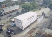 Detik-detik Pemotor Tewas Terlindas Truk Tronton di Kalimalang Bekasi, Diduga Gagal Nyalip