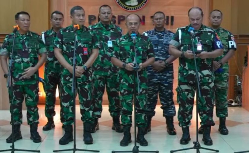 Danpuspom TNI Marsda TNI Agung Handoko menegaskan keberatan atas penetapan tersangka keduanya dalam kasus pengadaan barang dan jasa di Basarnas. (Foto: Sumber Kapuspen TNI)