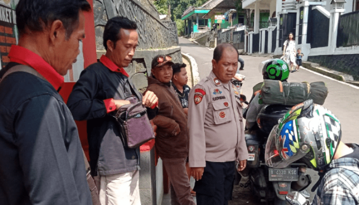 Sambangi Wisata Curug Cijalu, Personel Polsek Sagalaherang Sampaikan Pesan