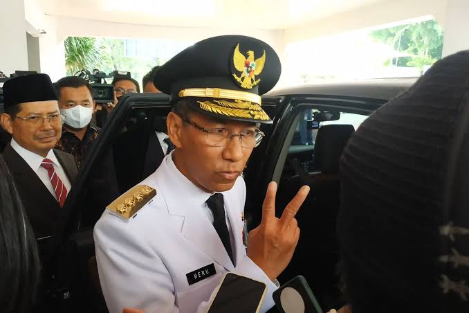 Pj Gubernur DKI Jakarta Heru Budi Hartono mengungkapkan, pihaknya siap mencabut program bantuan Kartu Jakarta Pintar (KJP) para siswa yang berani tawuran. (Foto: Sumber Disway)