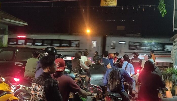 Saksi Mata ungkap Detik-detik Pejalan Kaki Tewas Tersambar Kereta Api di Tambun Bekasi