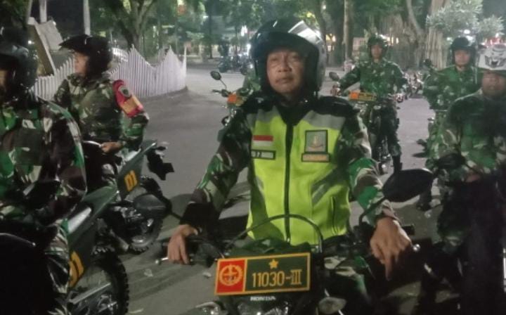 Sesuai perintah Danrem 064/MY Brigjen TNI Tatang Subarna, seluruh Babinsa melaksanakan patroli wilayah, cegah aksi kriminalitasdi wilayahnya masing-masing. (Foto: istimewah)