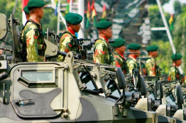 Kapuspen TNI menyebutkan pencopotan baliho Ganjar Pranowo demi menjaga netralitas. (Foto: Sumber Info TNI)