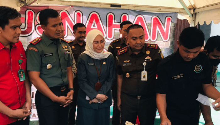 Wow!! Kejari Kabupaten Bekasi Musnahkan 48 Senjata Tajam Dalam Upaya Menanggulangi Kejahatan