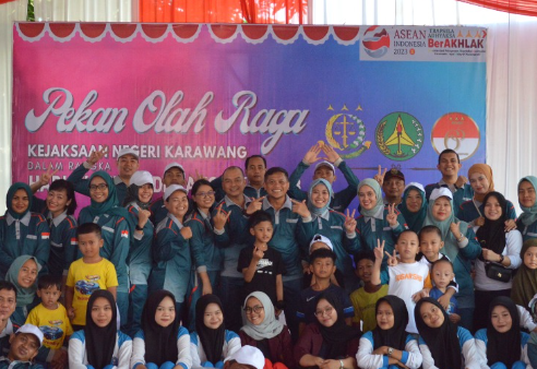 Pekan Olahraga dan Hari Bhakti Adhyaksa ke 63, di Lapangan kejaksaan negeri (Kejari) Karawang. (Foto: Andika)