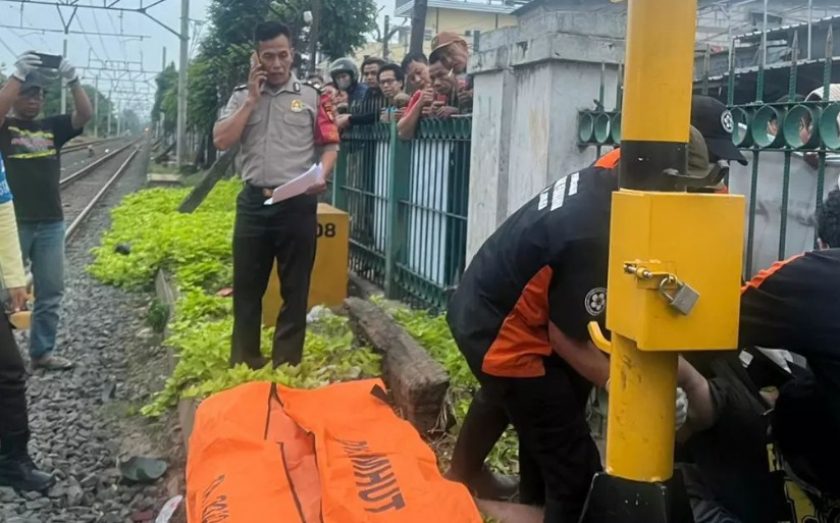 korban berusaha menerobos perlintasan dengan membuka palang pintu kereta [12.27, 21/7/2023] Fathar Reporter: ( Foto : Fathar)