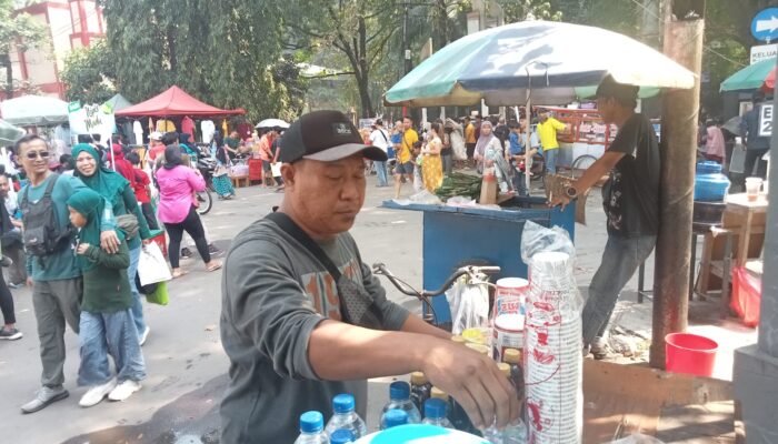 Ada CFD Di Jalan Ahmad Yani-Summarecon, Ribuan Pelancong Padati Stadion Patriot Bekasi 