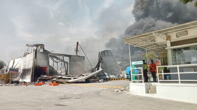 PT Frina Lestari Nusantara di kawasan GIIC Delta Mas Cikarang, Desa Naga Sari, Kecamatan Serang Baru, Kabupaten Bekasi ludes terbakar (foto: Abdul Kholilulloh)